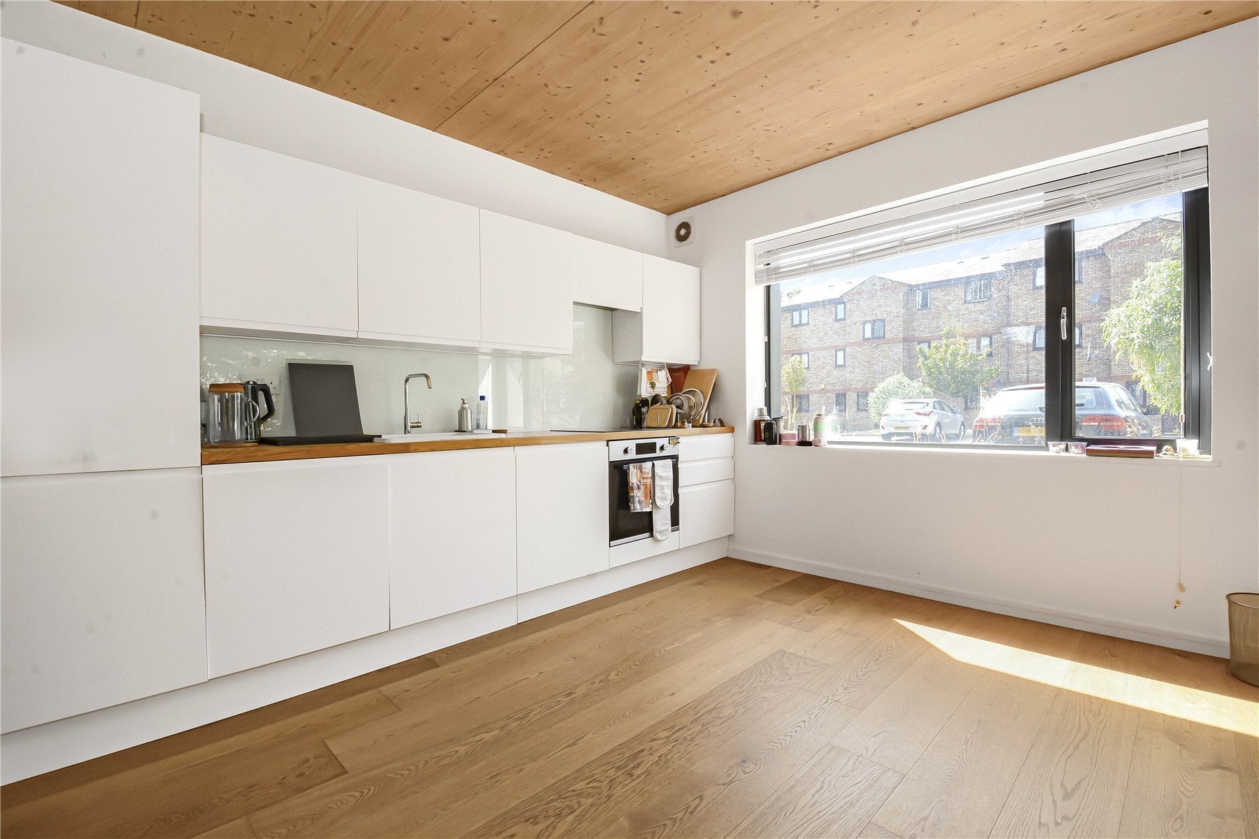 Flat Chobham Road in Greater London