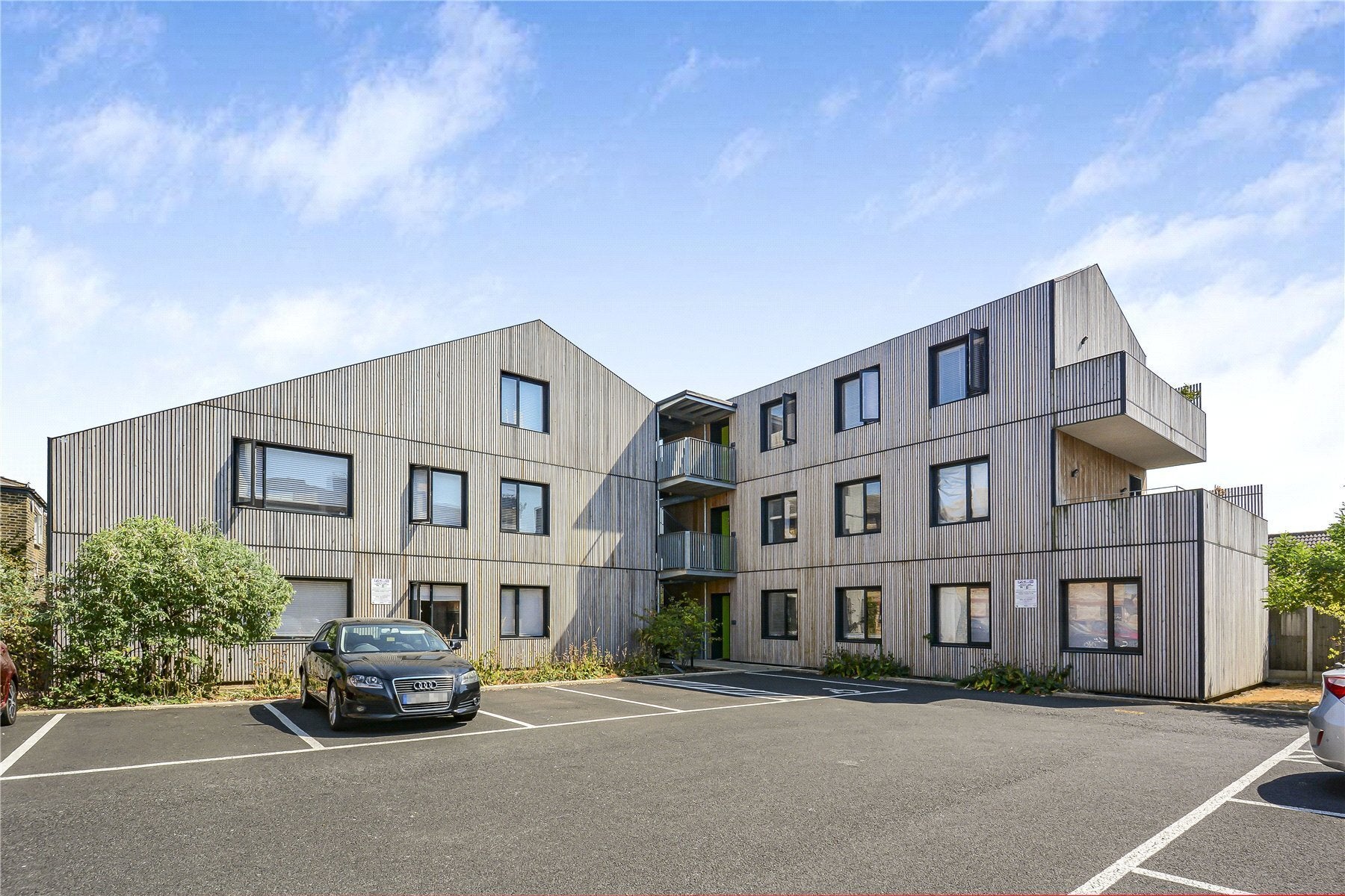 Flat Chobham Road in Greater London