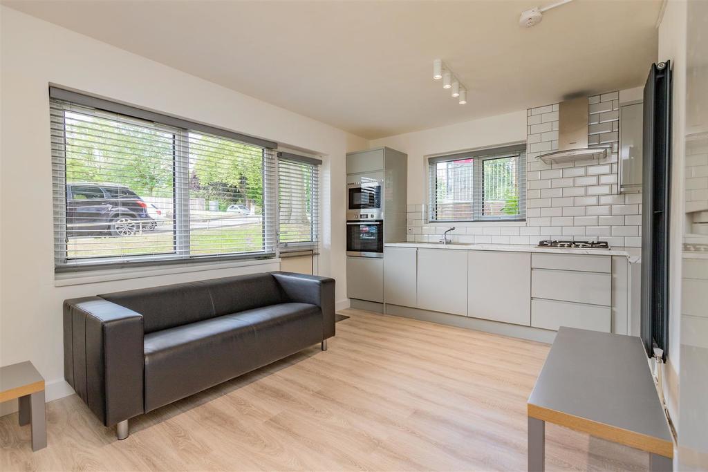 Room Weoley Park Road in Birmingham