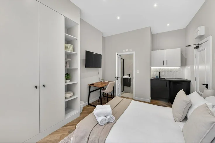 Flat Barton Road in Greater London