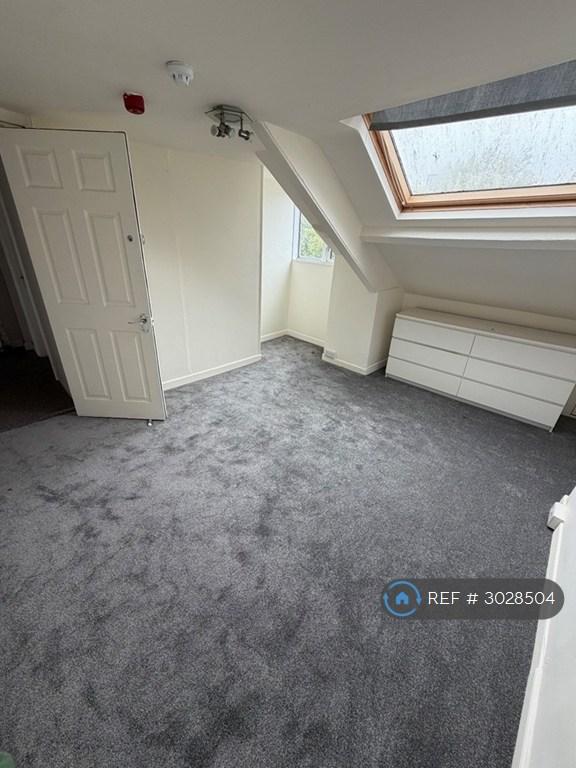 Room North Road East in Plymouth