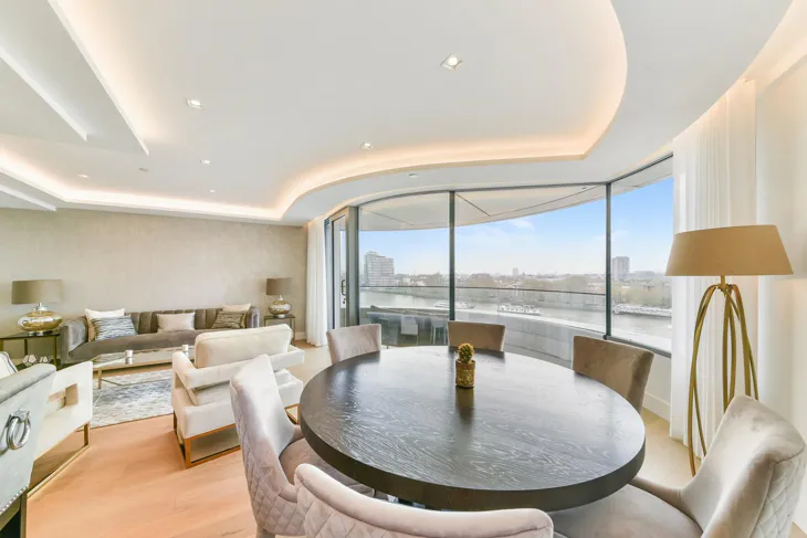 Flat Albert Embankment in Greater London