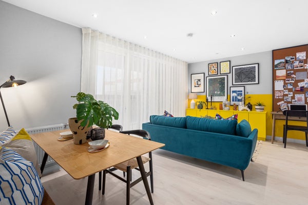 Flat Fielders Crescent in London