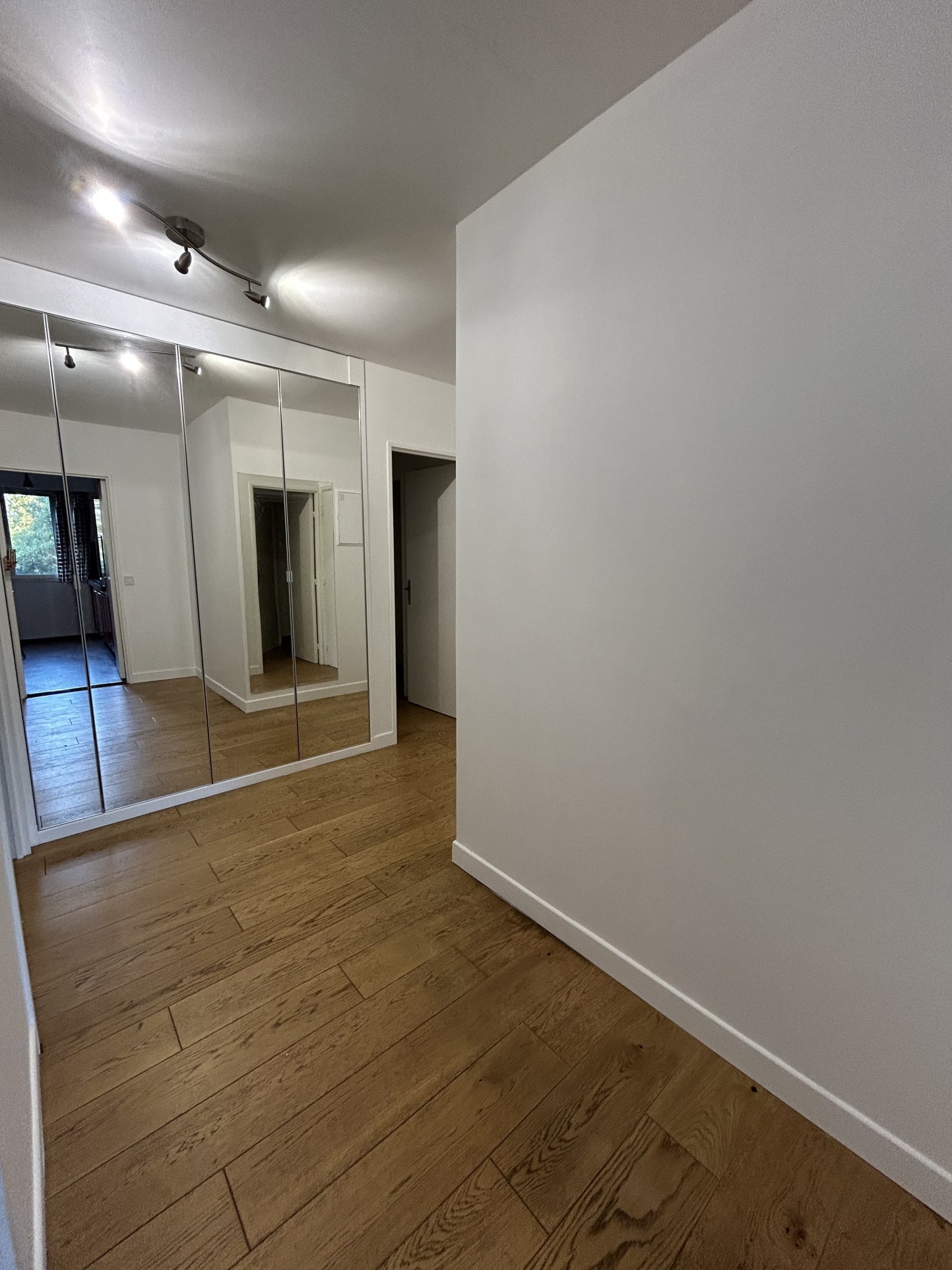 Flat Avenue Dubonnet in Courbevoie
