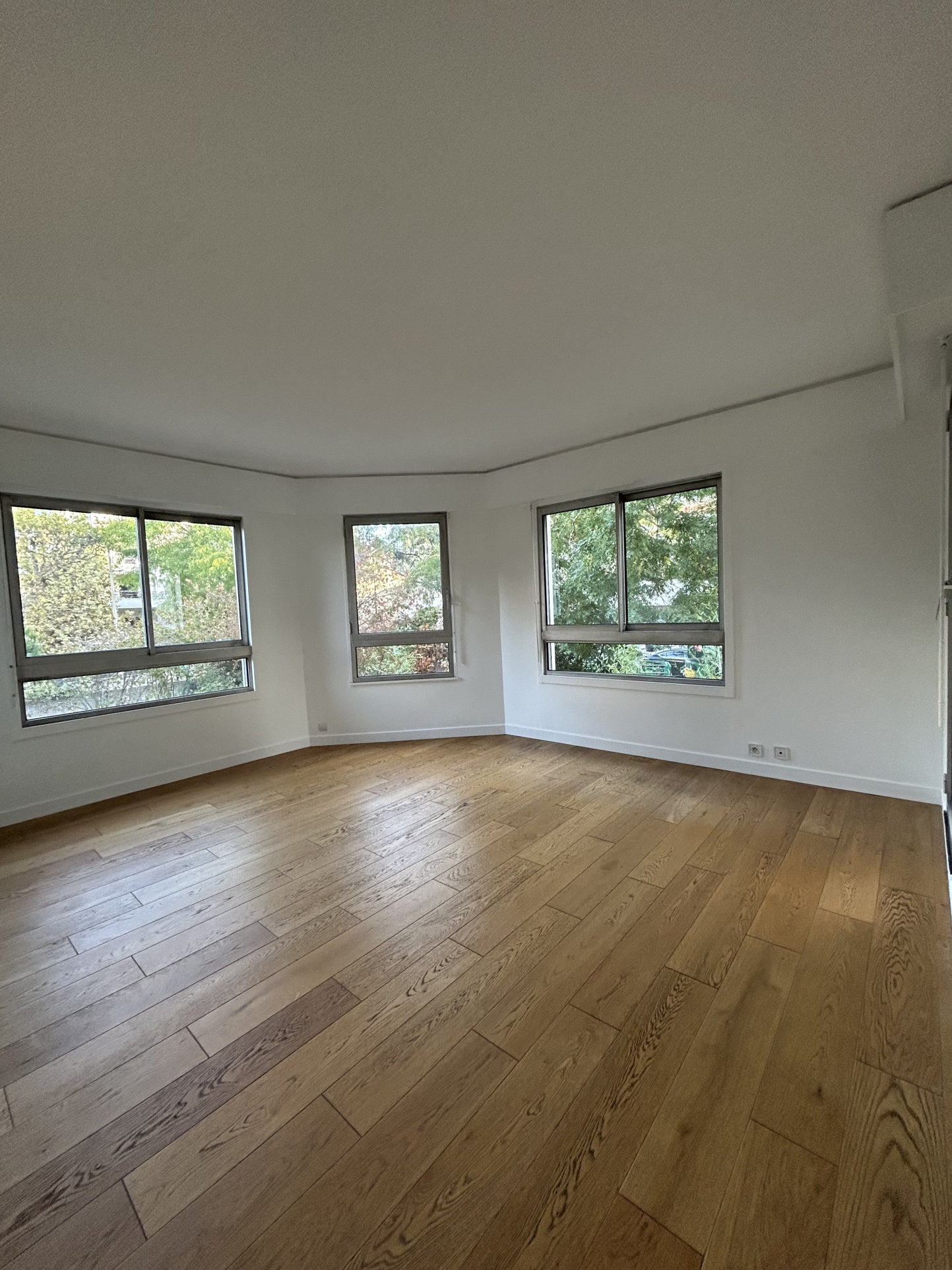 Flat Avenue Dubonnet in Courbevoie