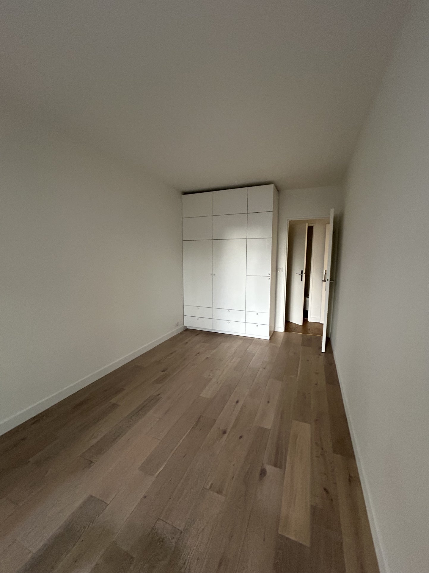 Flat Avenue Dubonnet in Courbevoie