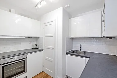 Flat Hornton Street in Greater London