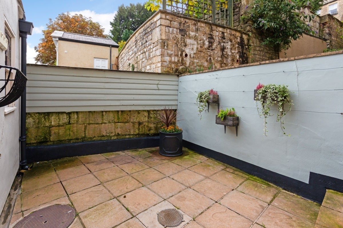 House Guinea Lane in Bath