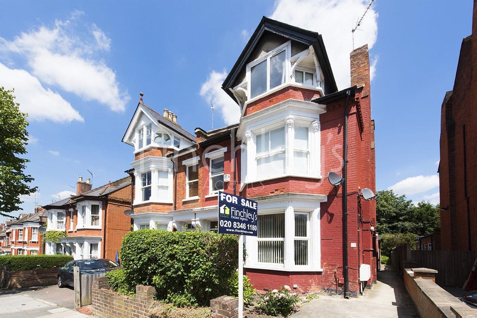 Flat Elm Park Road in Greater London