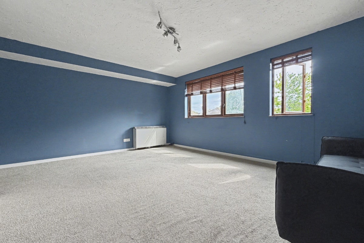 Flat Morgan Drive in Dartford