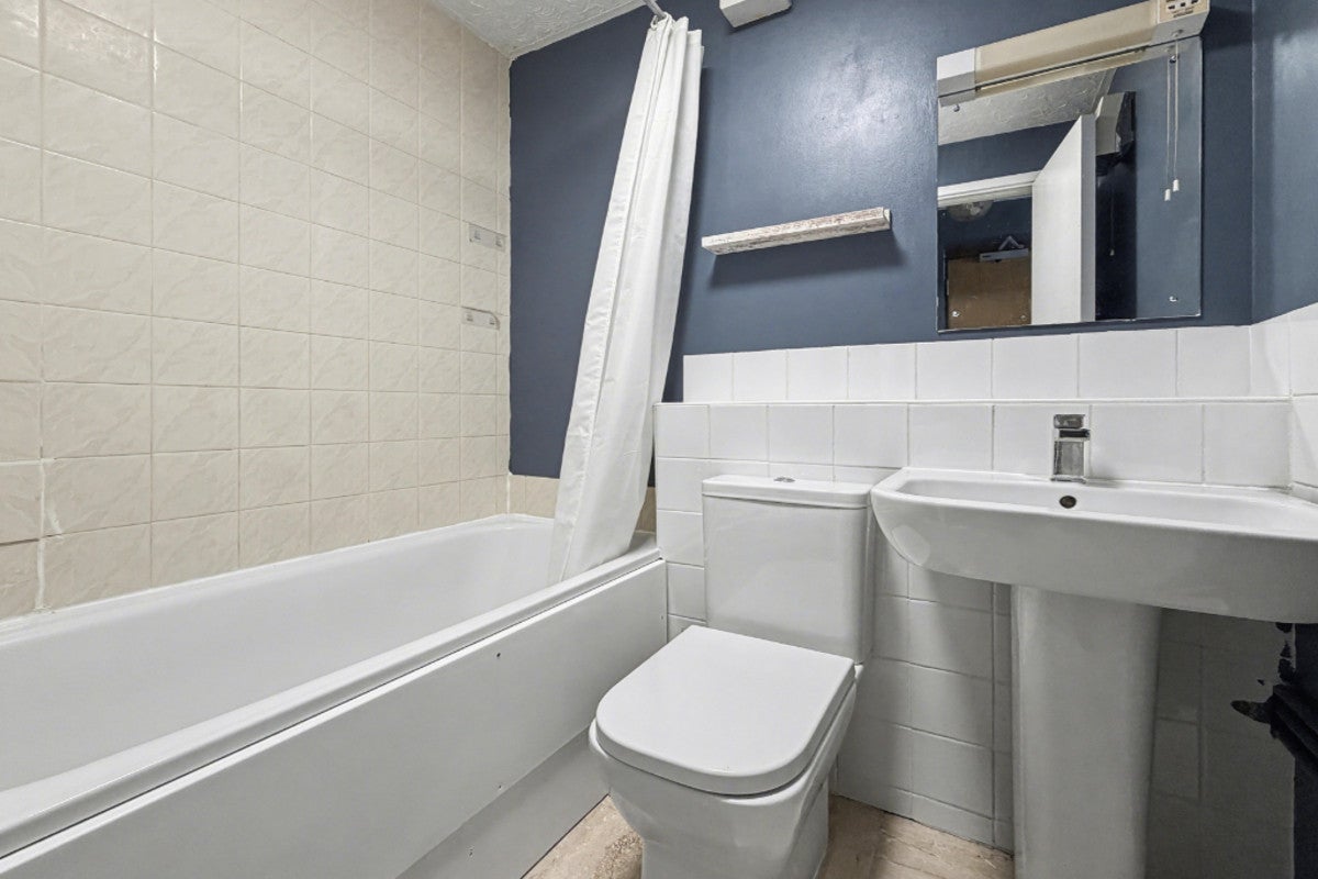 Flat Morgan Drive in Dartford