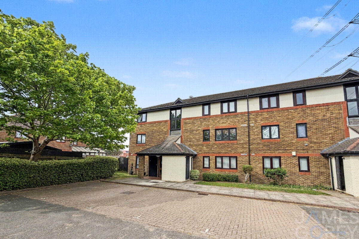 Flat Morgan Drive in Dartford