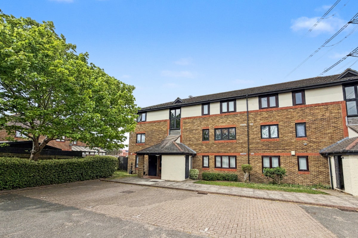 Flat Morgan Drive in Dartford