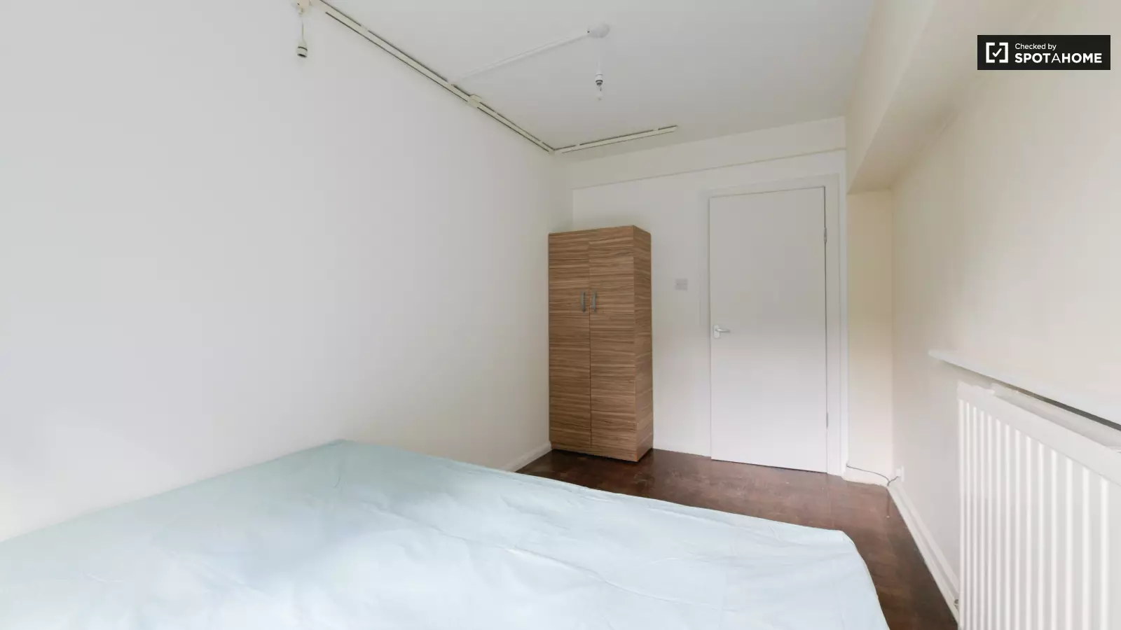 Flat Langton Road in Greater London