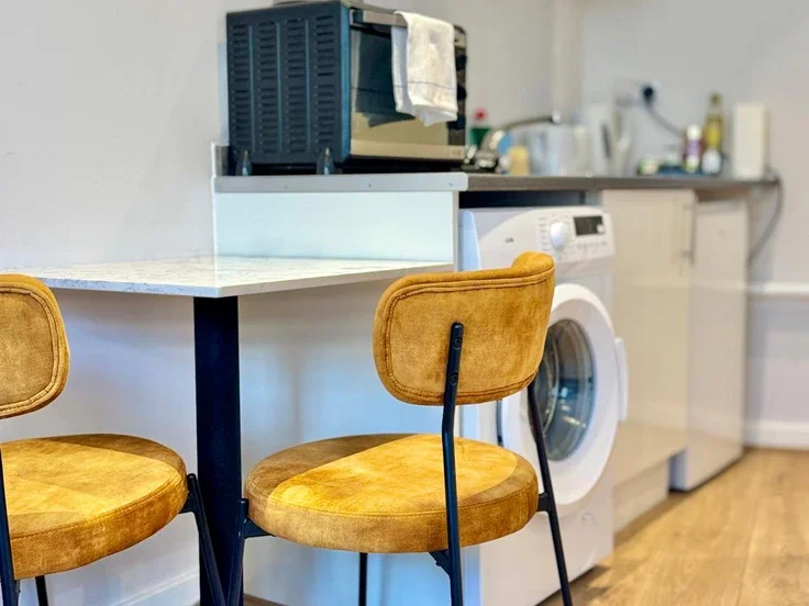 Room Bulwer Street in Greater London