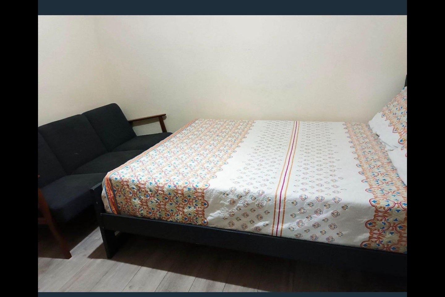 Room Oaklands Park Avenue in Greater London
