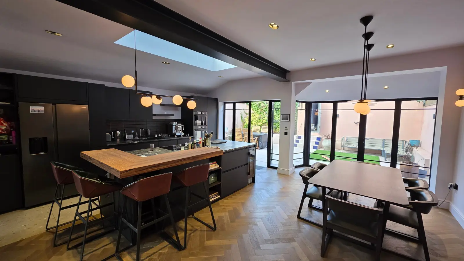 Flat Sylvan Road in Greater London