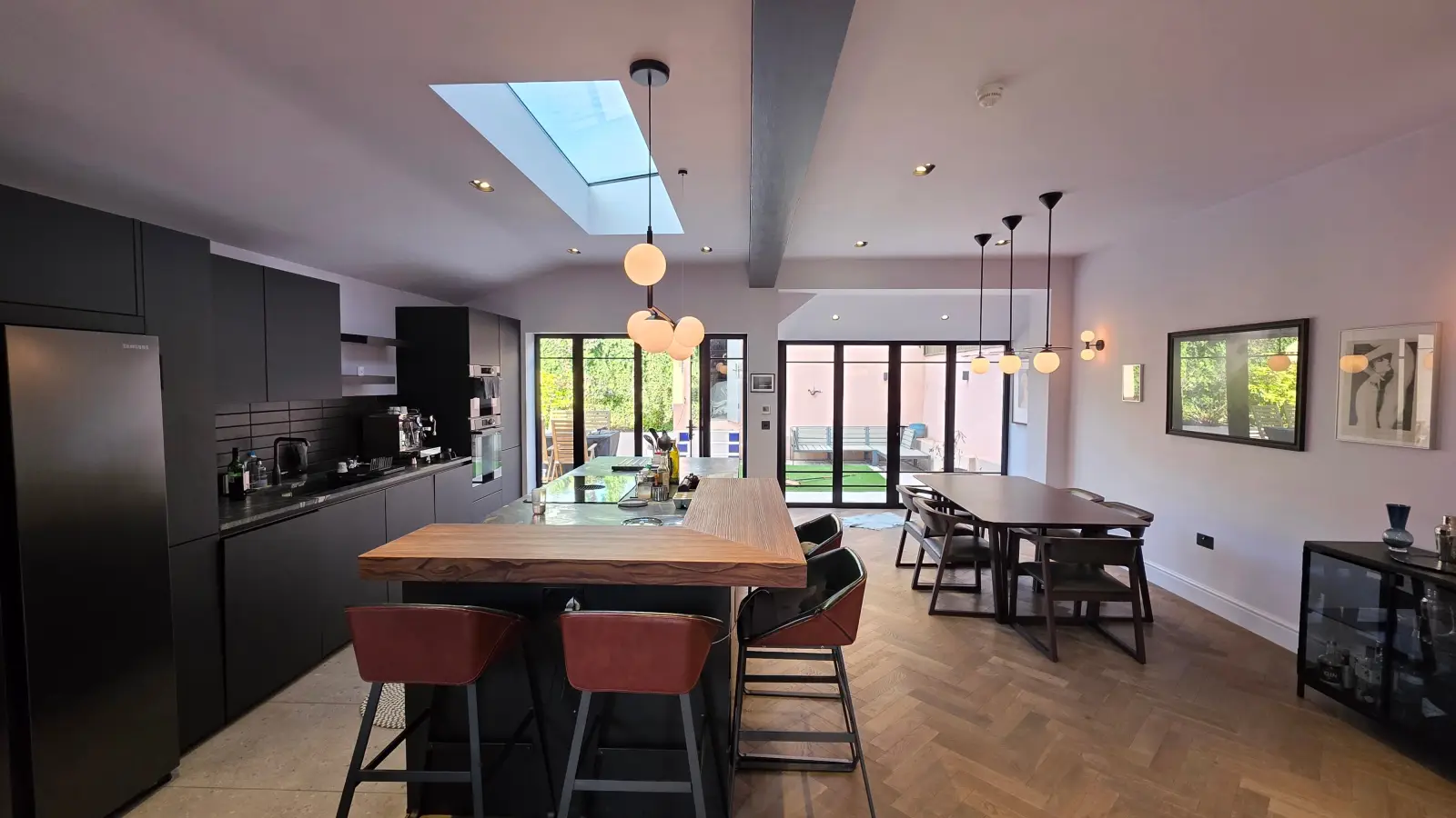 Flat Sylvan Road in Greater London