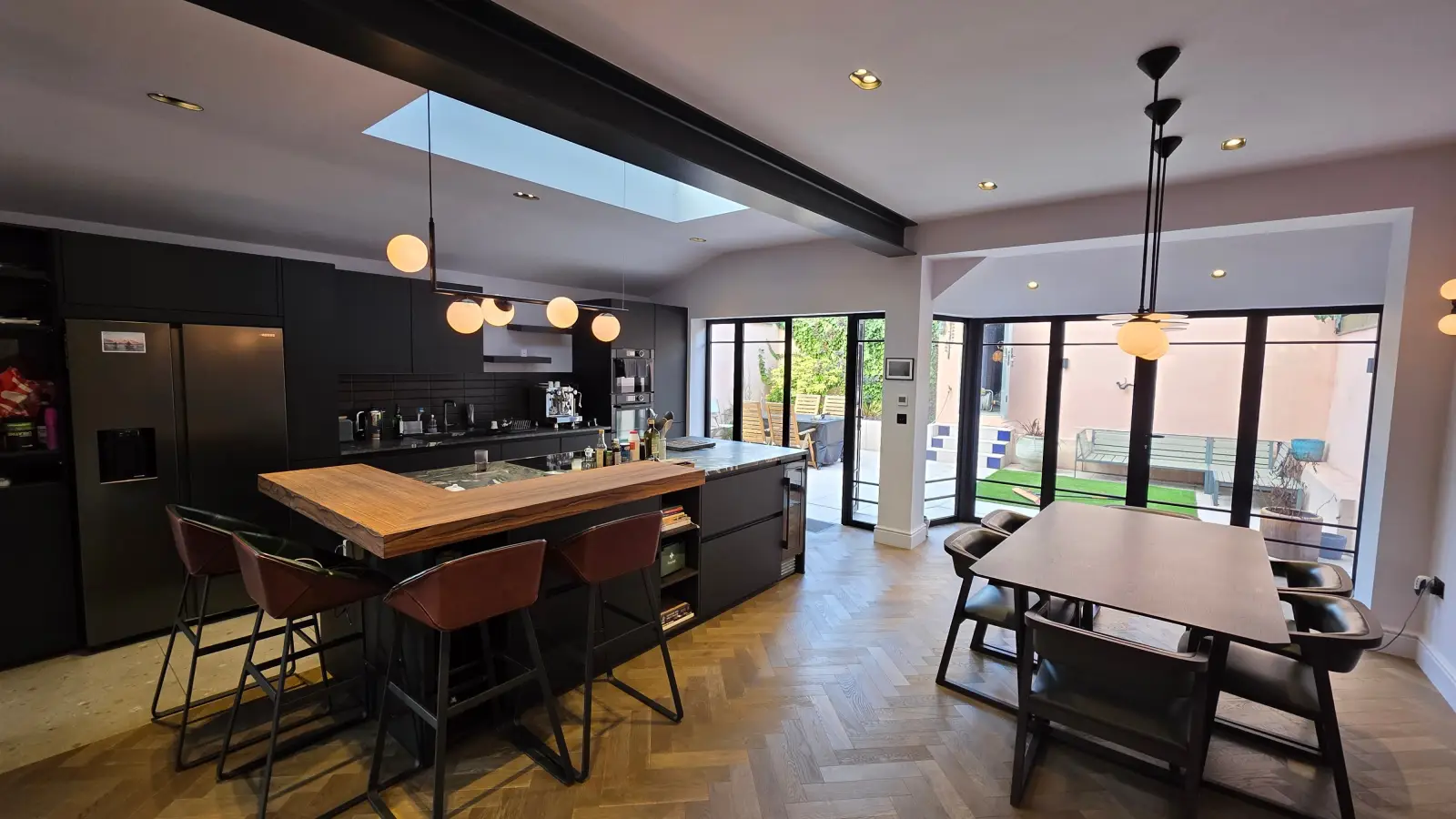 Flat Sylvan Road in Greater London
