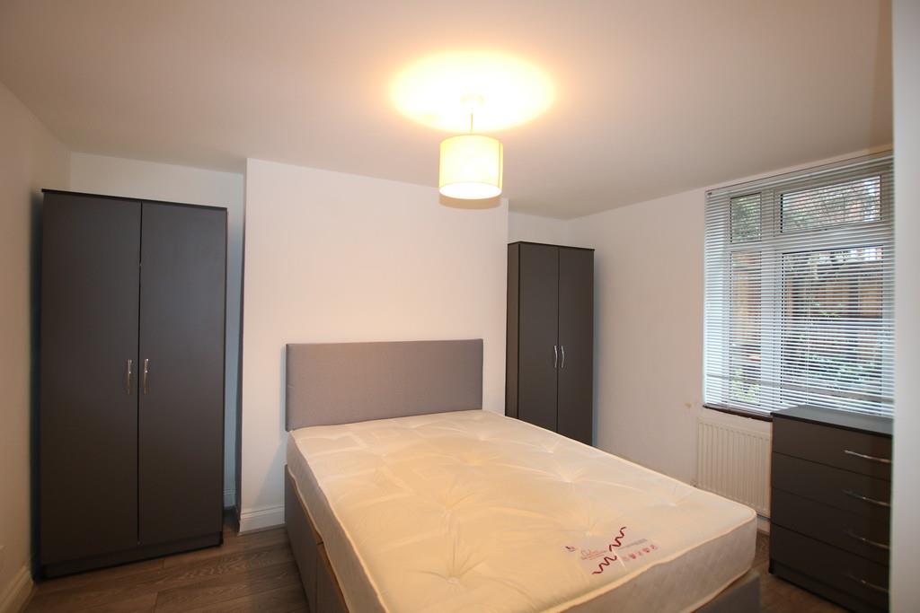 Flat Park Avenue in Greater London