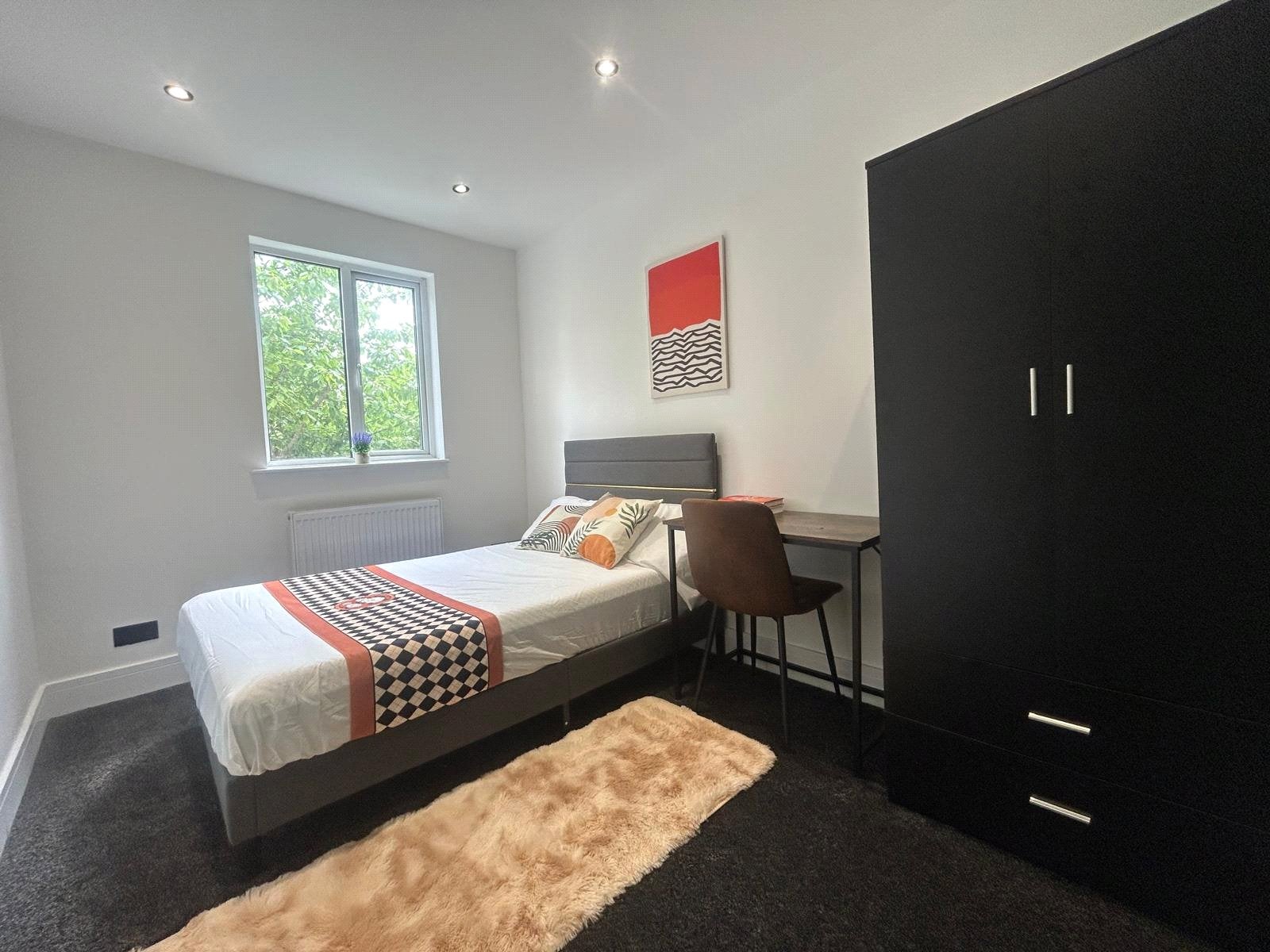 Room Canterbury Road in Guildford