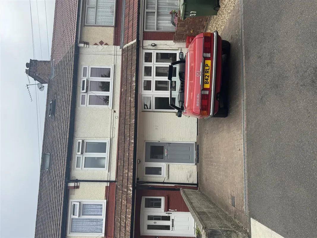Room Avondale Road in Greater London