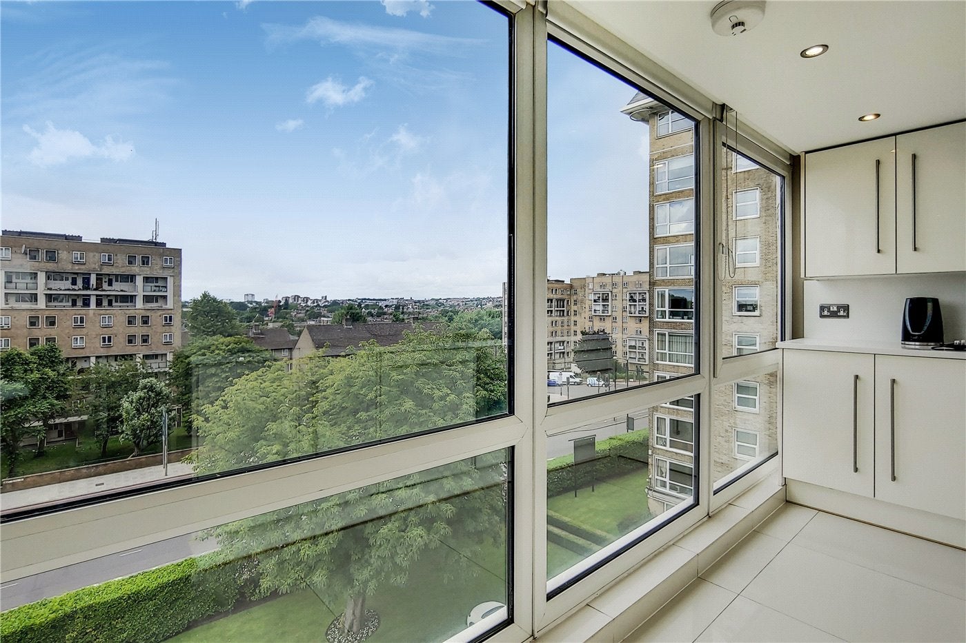 Flat Queensmead in Greater London