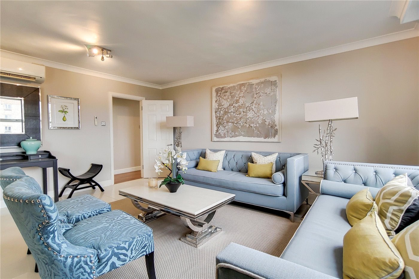 Flat Queensmead in Greater London
