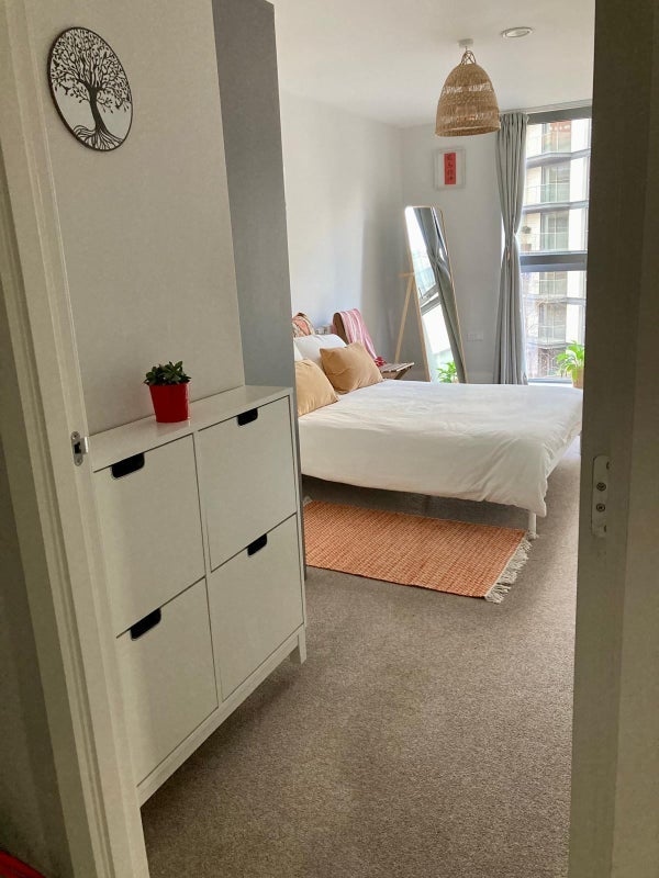 Room Waterfront Drive in Greater London