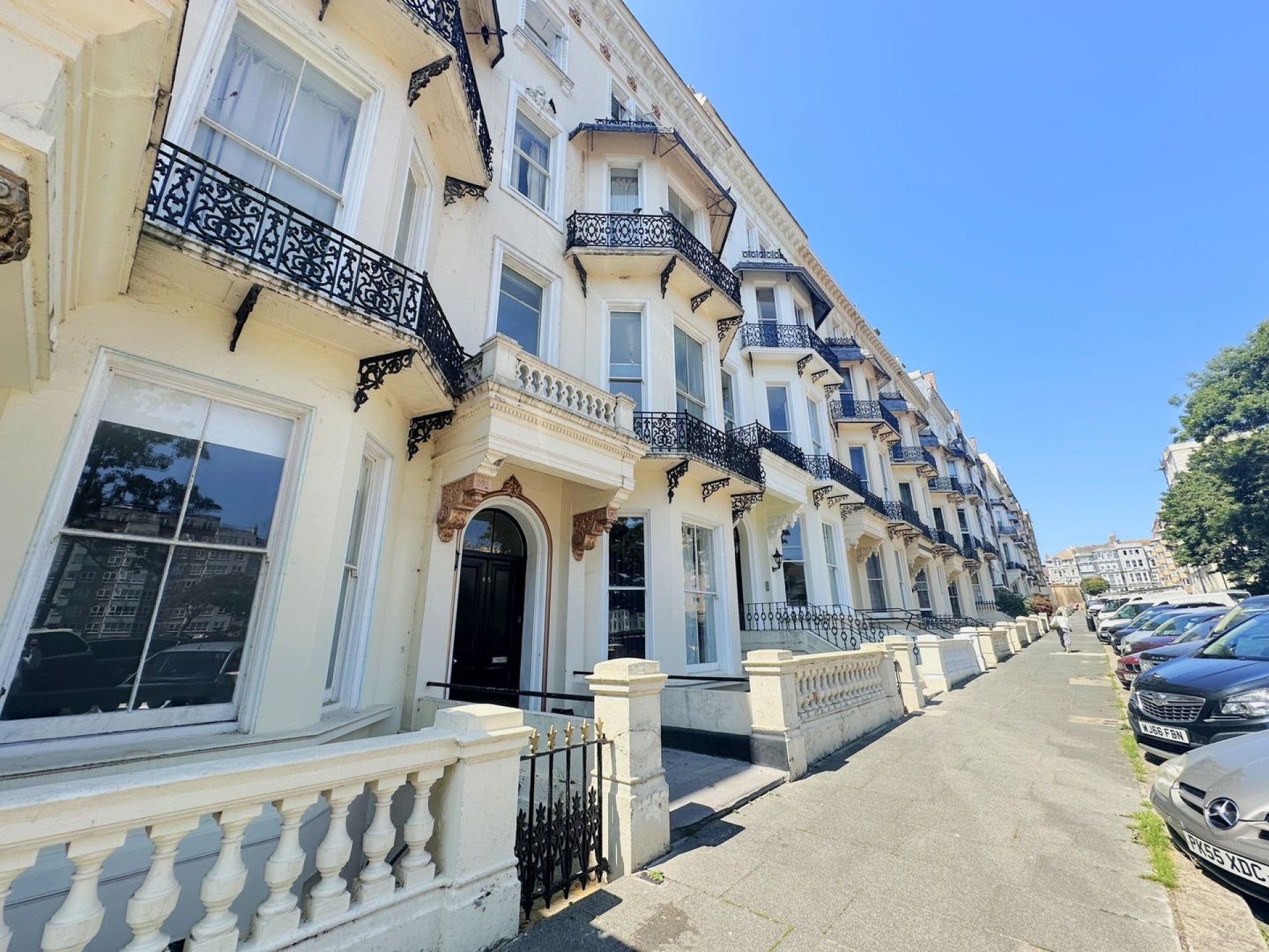 Flat Warrior Square in St Leonards