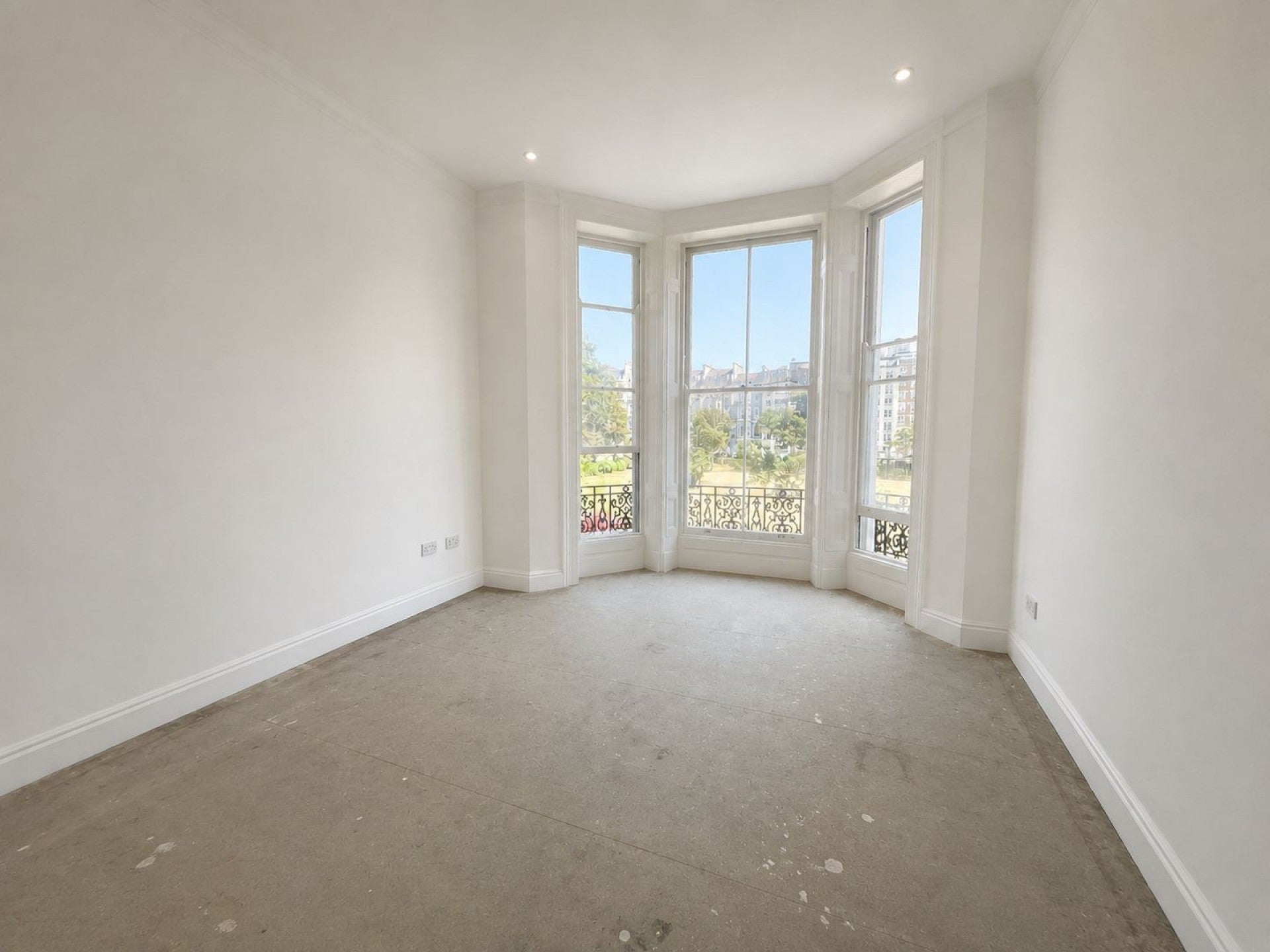Flat Warrior Square in St Leonards