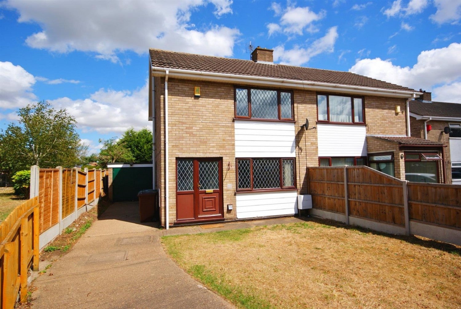 House Woodvale Avenue in Lincoln