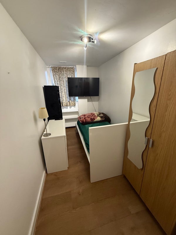 Room Watney Market in Greater London