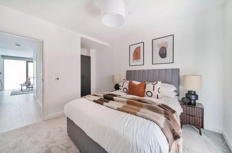 Room Cody Road in Greater London