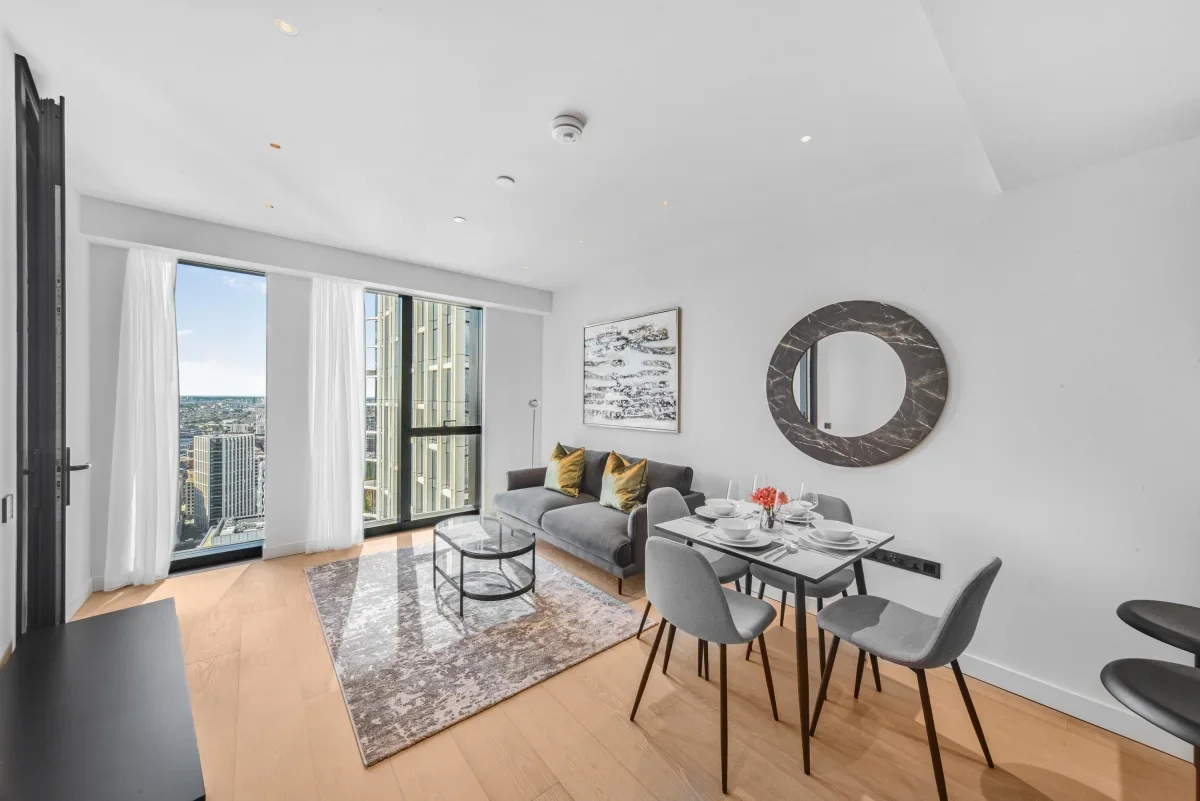 Flat Nine Elms Lane in Greater London