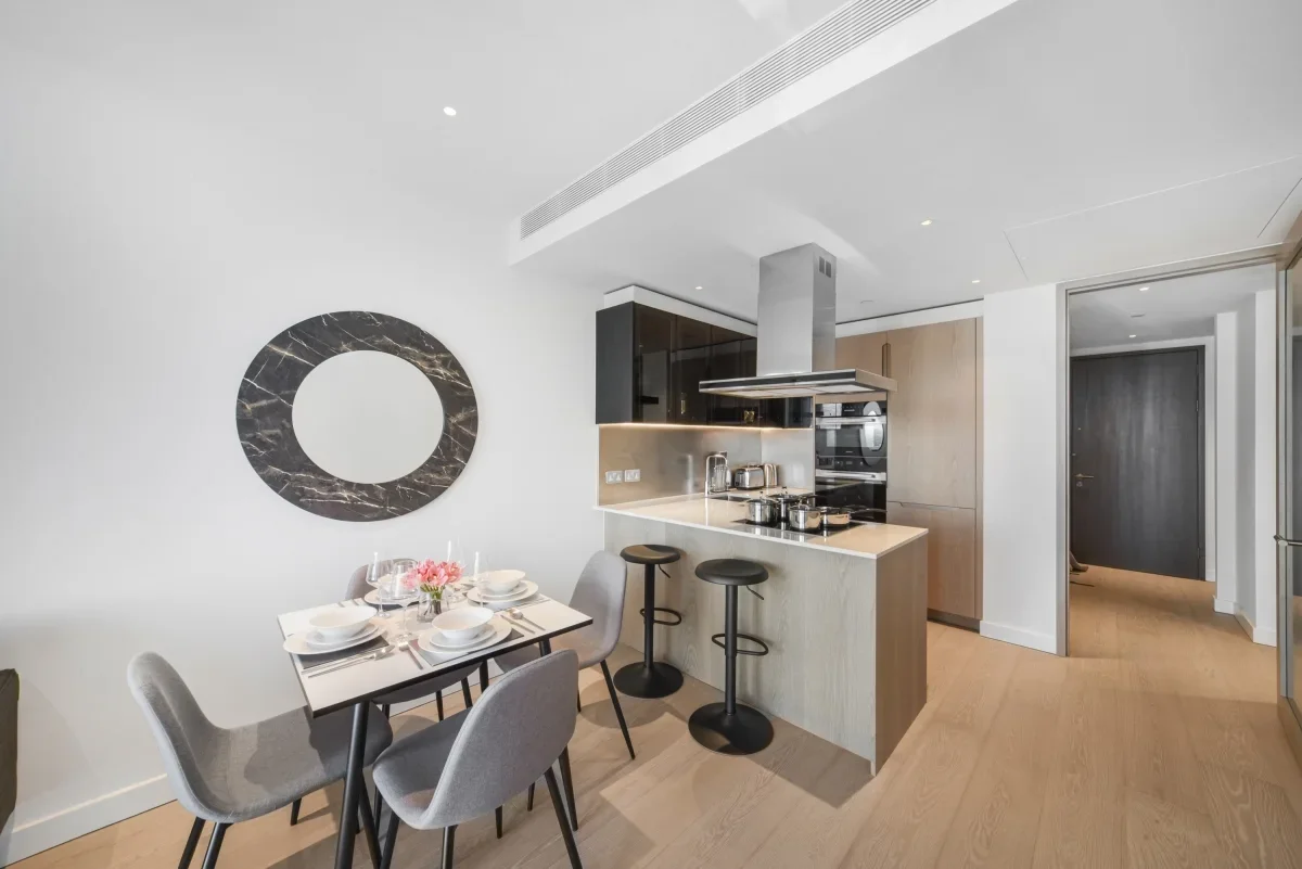 Flat Nine Elms Lane in Greater London