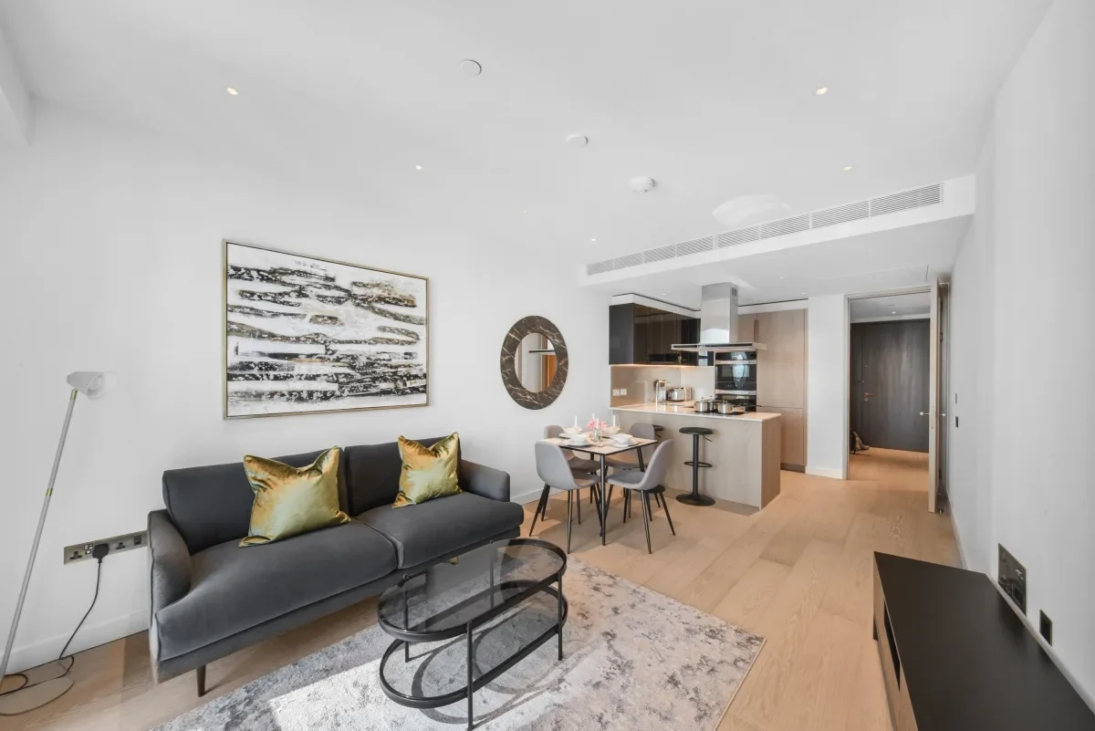 Flat Nine Elms Lane in Greater London