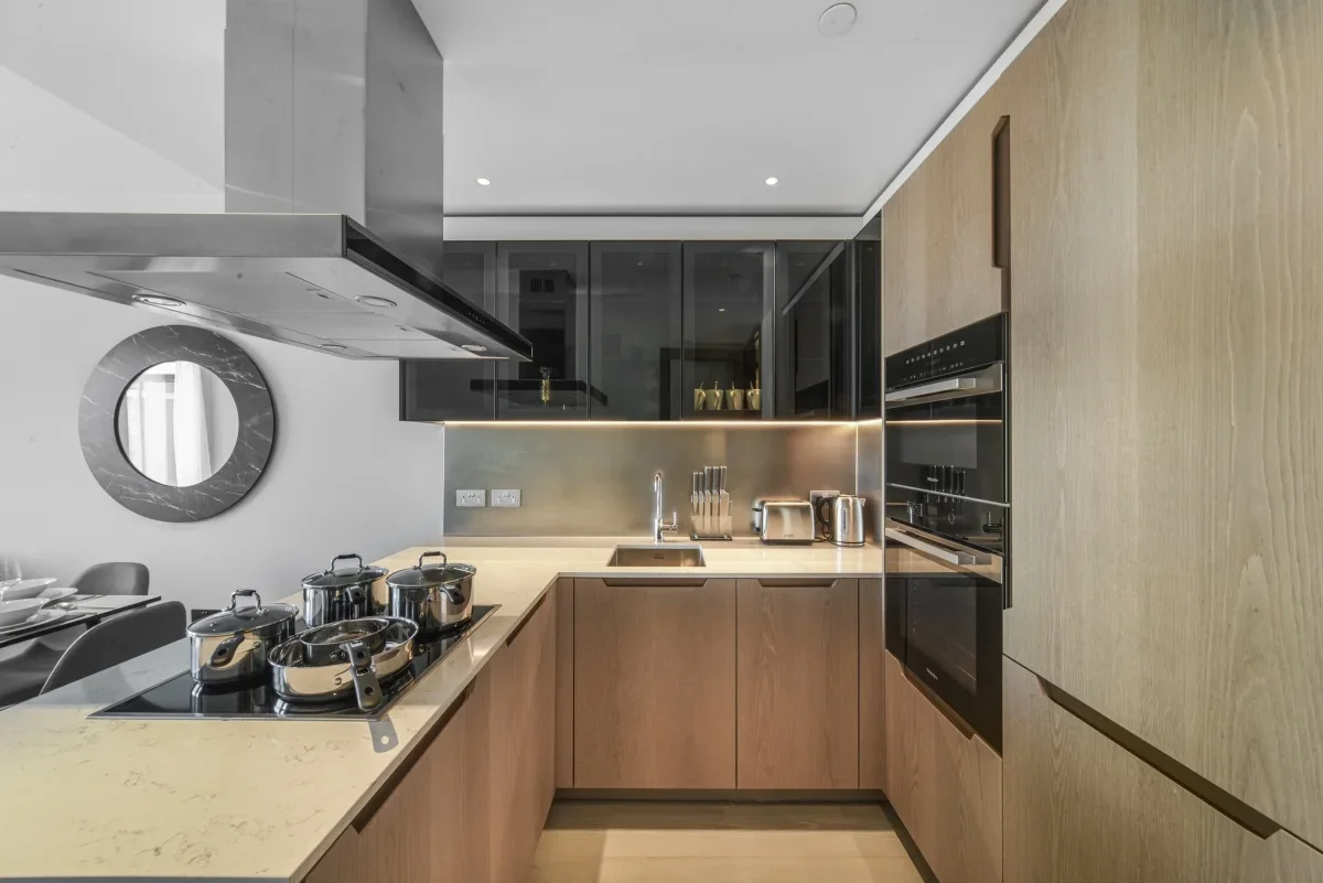 Flat Nine Elms Lane in Greater London
