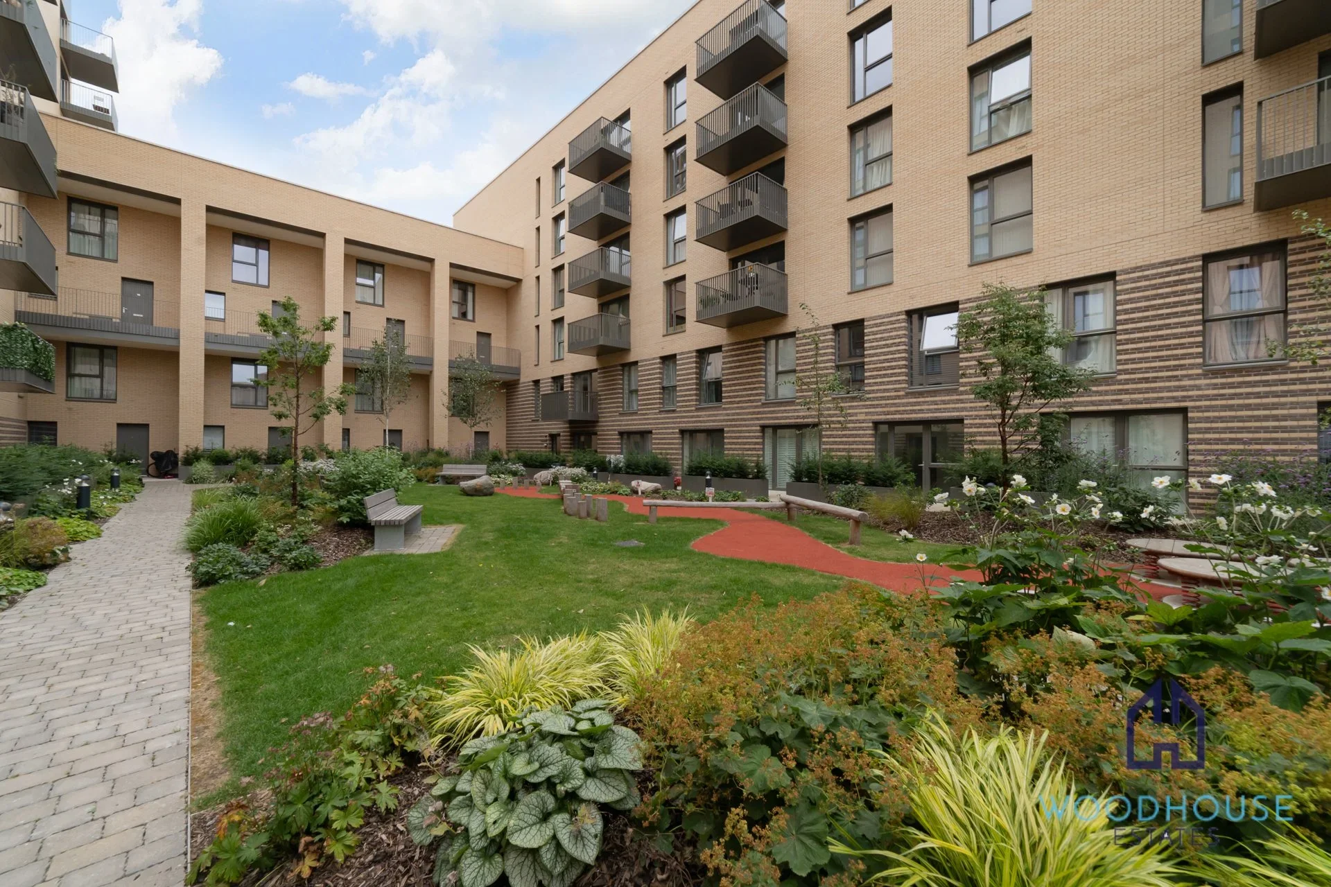 Flat Shearwater Drive in Greater London