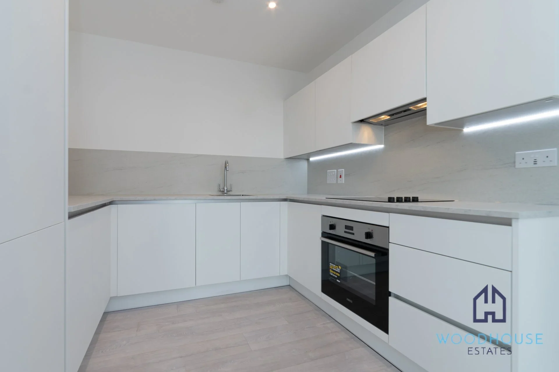 Flat Shearwater Drive in Greater London