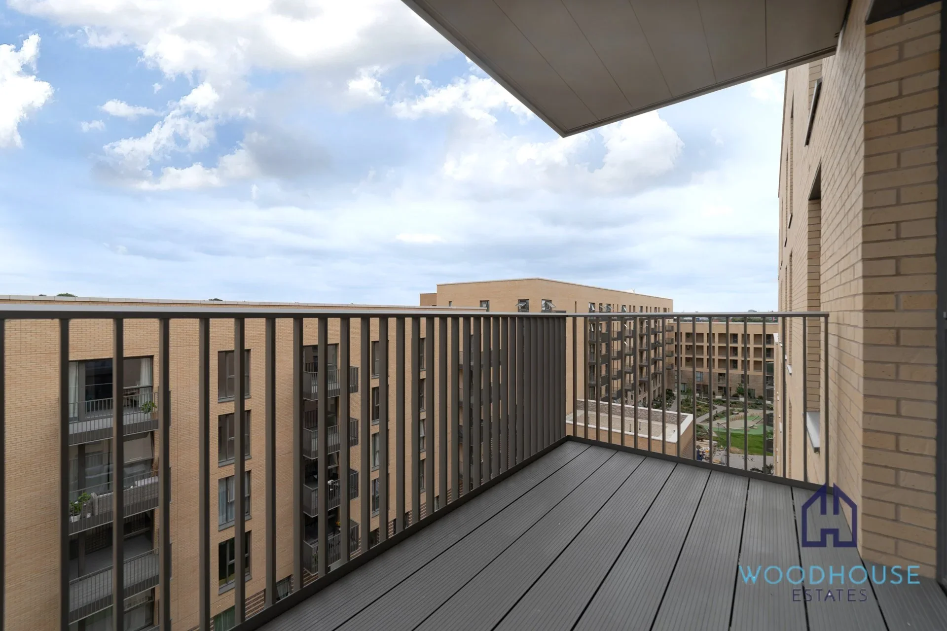 Flat Shearwater Drive in Greater London