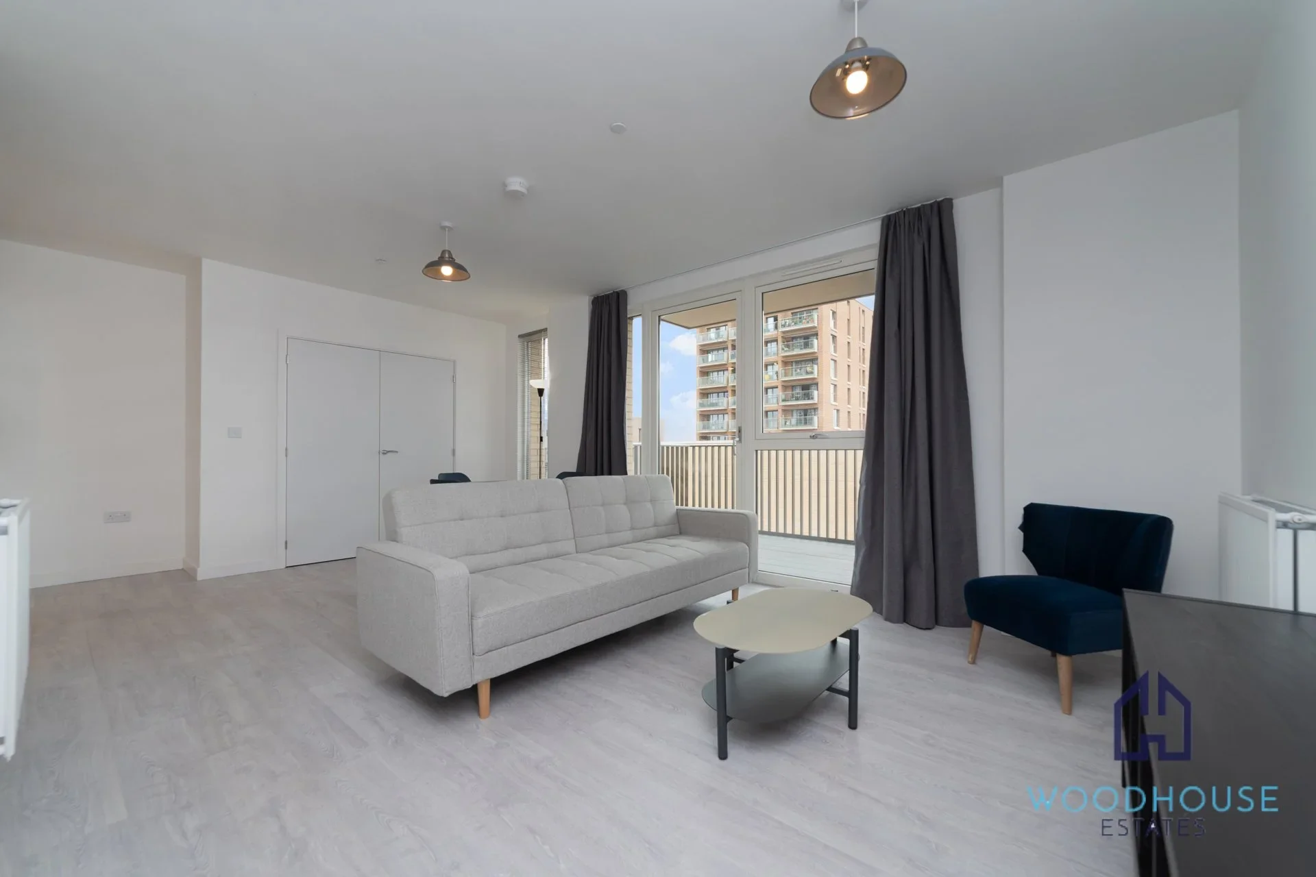 Flat Shearwater Drive in Greater London