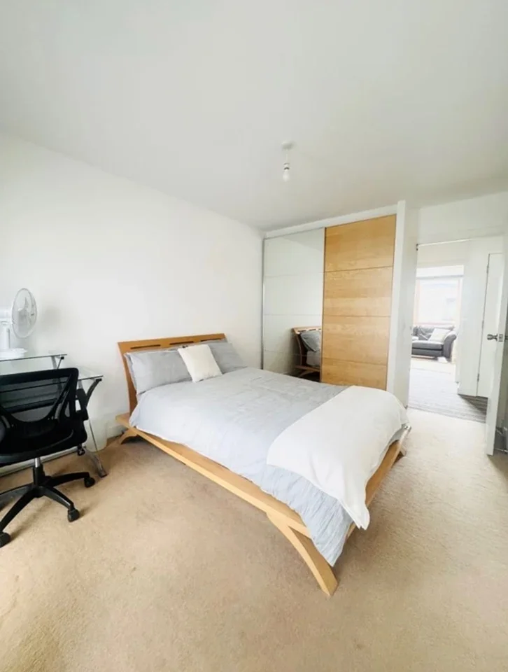 Flat Crampton Street in Greater London