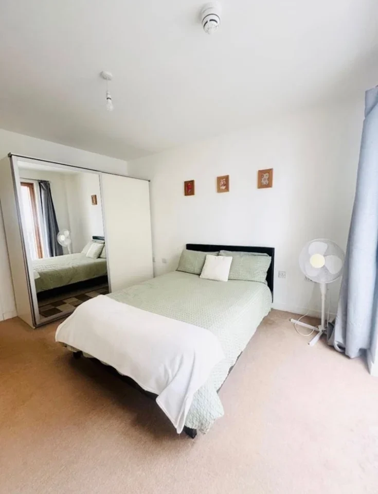 Flat Crampton Street in Greater London