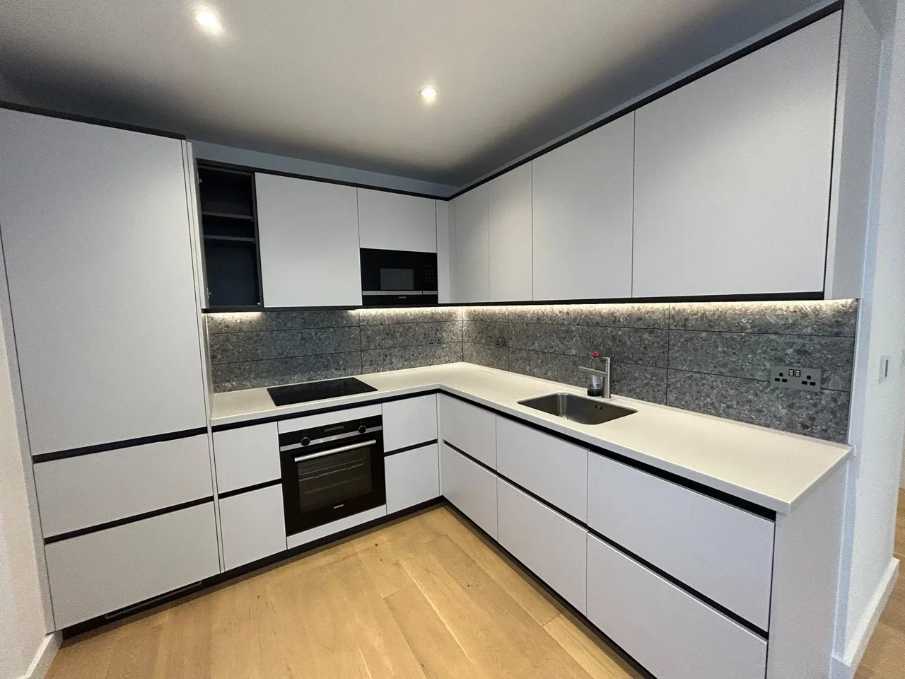 Flat Gordon Road in Greater London