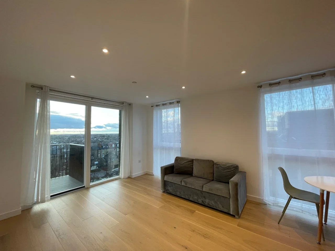 Flat Gordon Road in Greater London