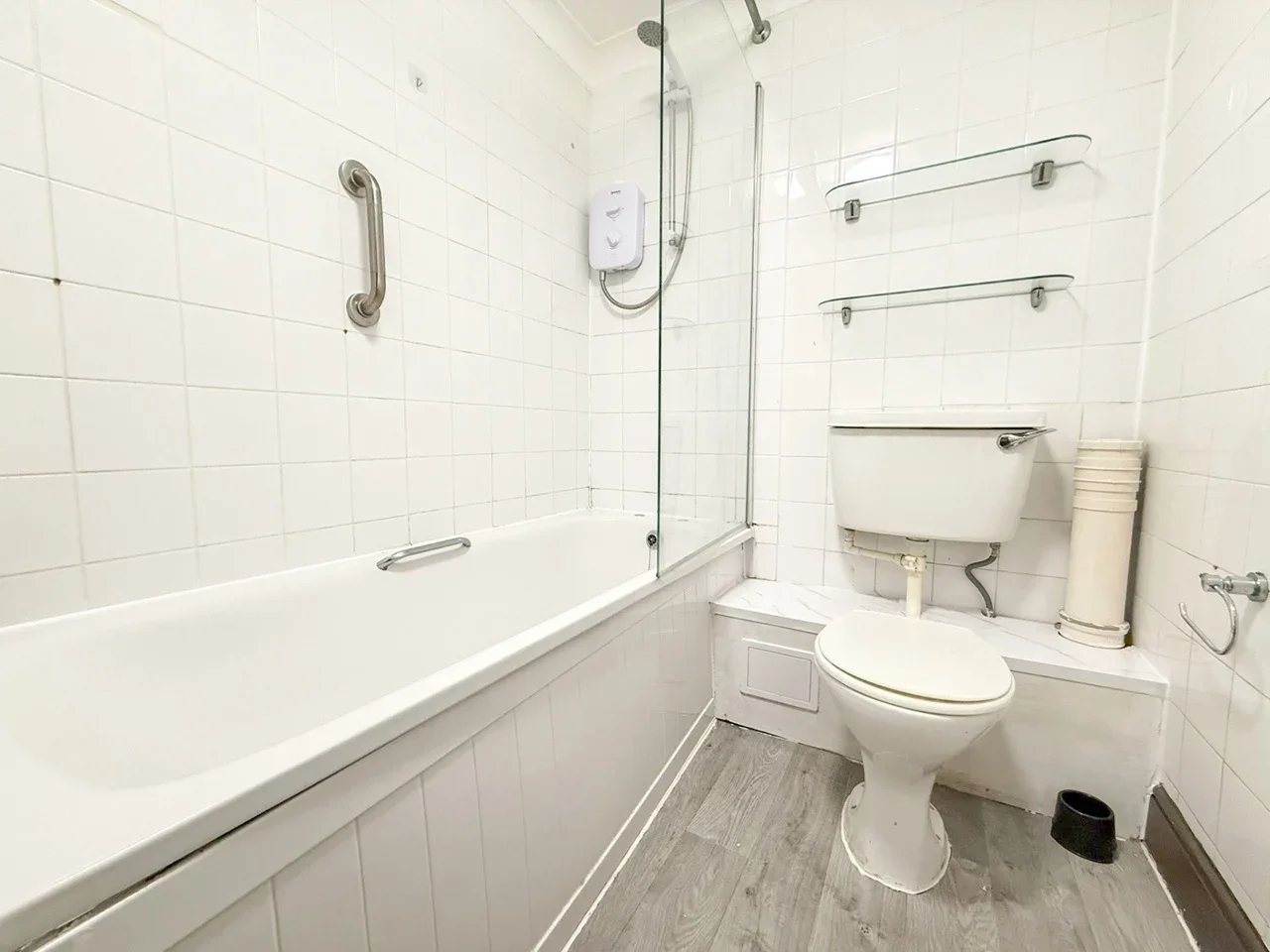 Room Cricketfield Road in Greater London