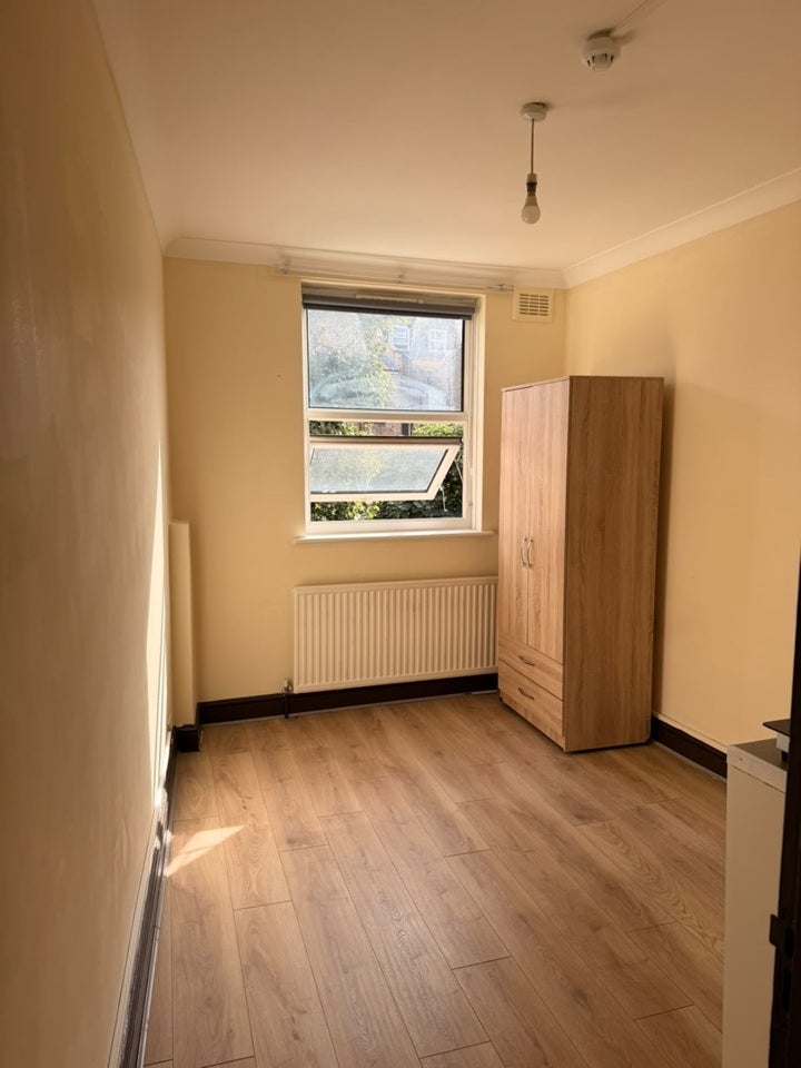 Room Cricketfield Road in Greater London