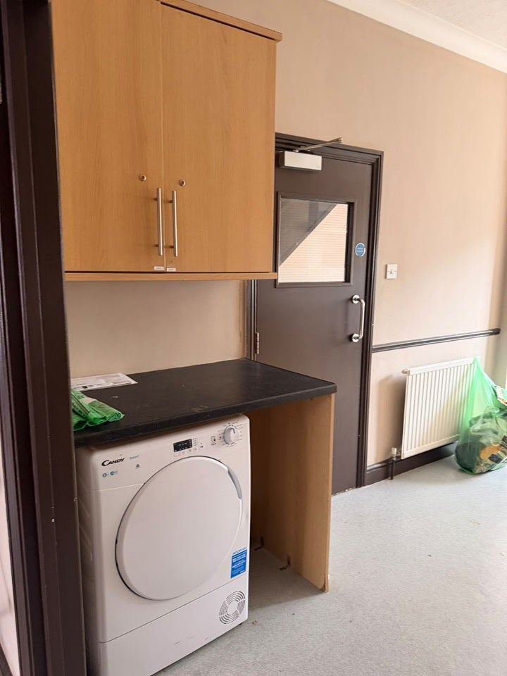 Room Cricketfield Road in Greater London