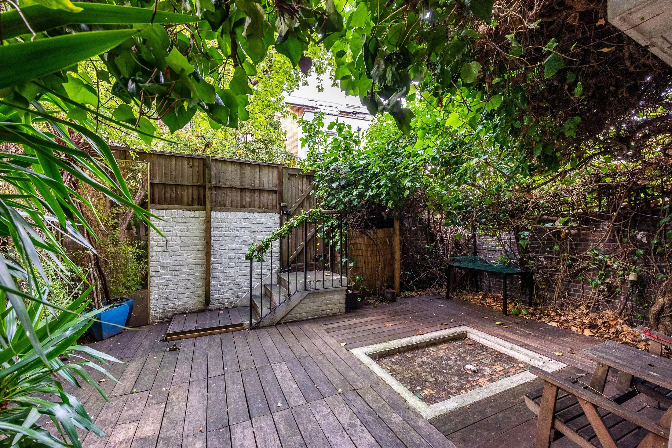 Flat Ifield Road in Greater London